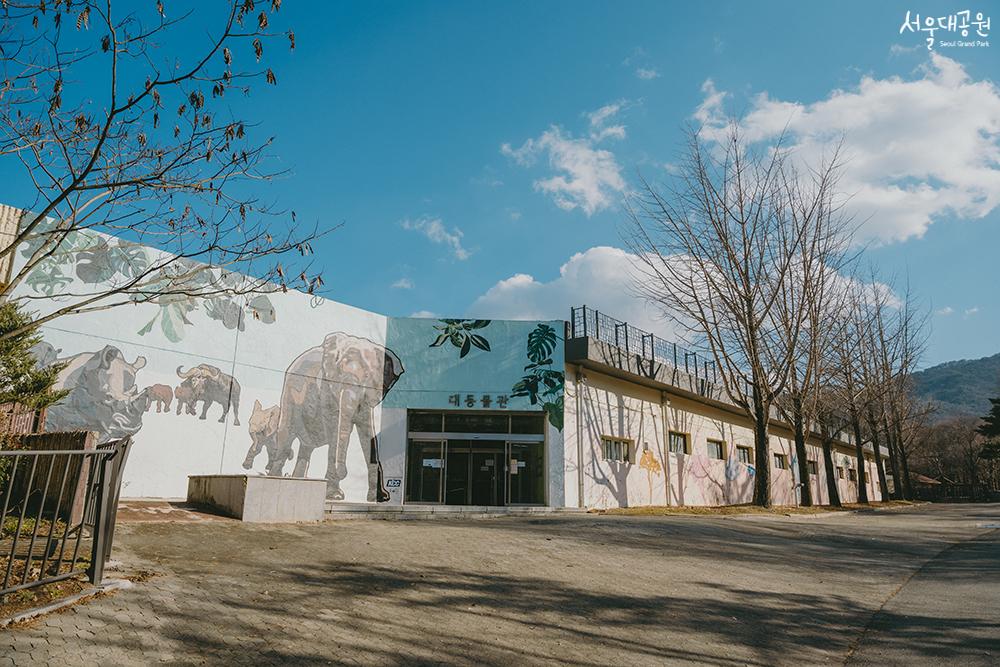 Winter scenery at the zoo